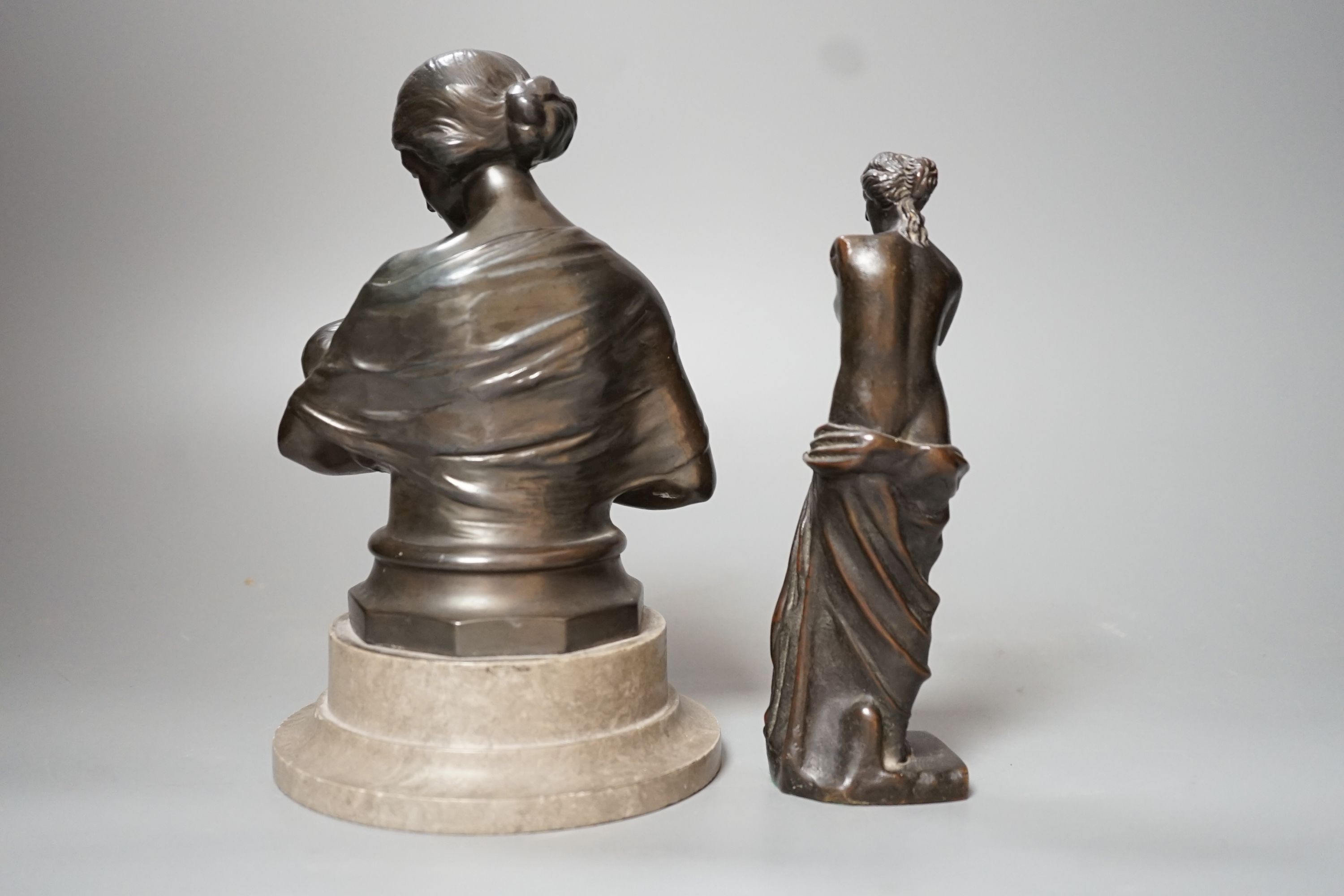 A bronze figure of the Venus de Milo, 16cm, together with another bronze bust of mother and child on plinth base, 19cm